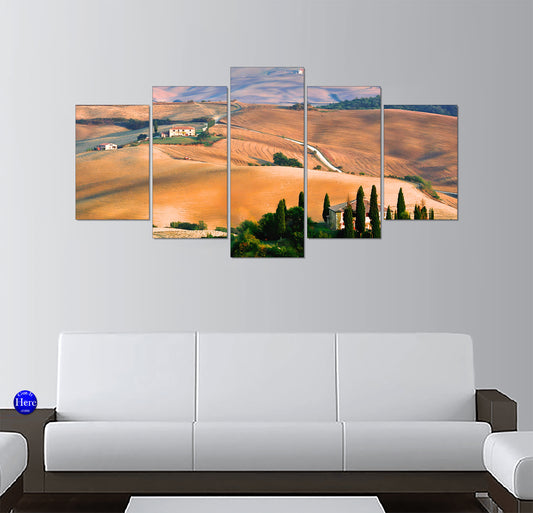 Golden Tuscan Hills and Rustic Villas in Val d'Orcia