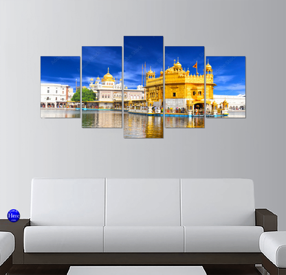 Golden Temple Harmandir Sahib in Amritsar, Punjab, India